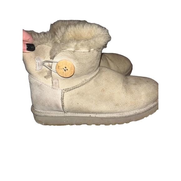 UGG Australia Women's 7 Short Bailey Button Boots 3352 Sand EUR 38 Sheepskin - Picture 3 of 11